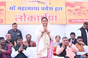 माँ महामाया मंदिर के प्रवेश द्वार के लोकार्पण में शामिल हुई कैबिनेट मंत्री लक्ष्मी राजवाड़े
