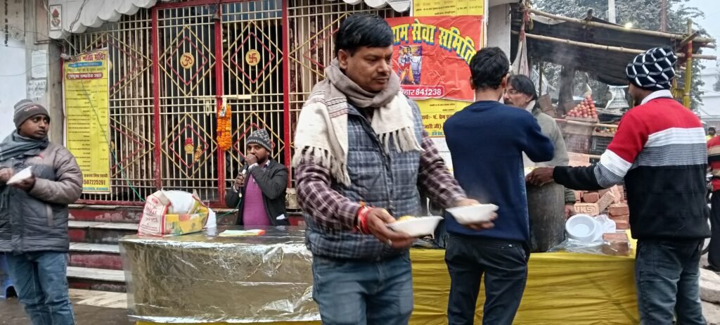 जय श्री राम सेवा समिति (रजि.)सिवान बिहार द्वारा मकरसंक्रांति पर खिचड़ी भंडारा का आयोजन किया गया जिसमें 2000 लोगों ने प्रसाद पाया ये आयोजन प्रत्येक वर्ष किया जाता है 