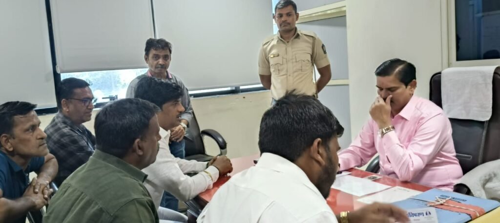 हॉकर्स पे कारवाही को लेकर थाने में धड़केबाज प्रतिष्ठान और अंतर राष्ट्रीय मानव अधिकार दूत संगठन मैदान में