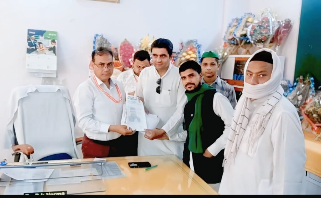 बाहर की महंगी दवाइयां लिखना बंद करें डॉक्टर उस्मान*
किसानों ने मुख्य चिकित्सा अधीक्षक को सोंपा ज्ञापन। 