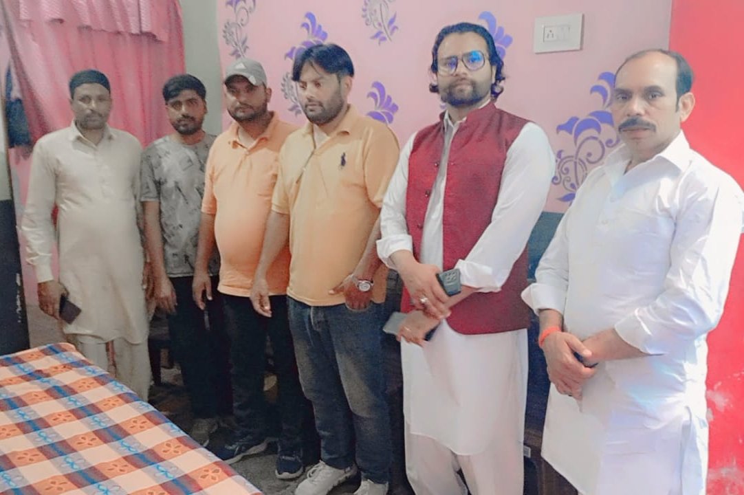 ना हिंदू न सिख इसाई ना हम मुसलमान हैं मानवता है धर्म हमारा हम केवल इंसान हैं।