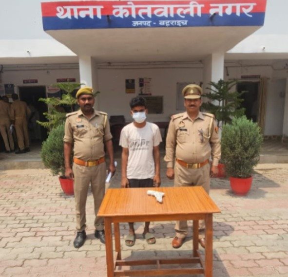 312बोर तमंचा के साथ अभियुक्त गिरफ्तार